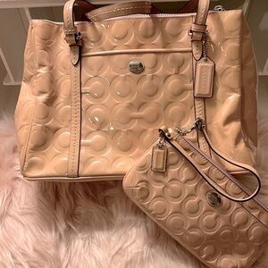 COACH PASTEL PINK PATENT LEATHER HANDBAG & MATCHING ZIPPY WALLET VINTAGE